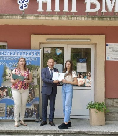 Тържествено връчени дипломите и свидетелствата  2