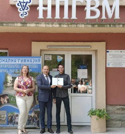 Тържествено връчени дипломите и свидетелствата  3